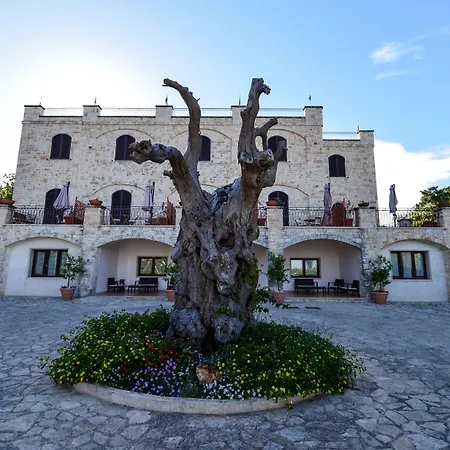 Castel Miramonti Hotel 3*